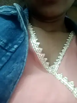 Snapshot of Rajni-Mehra chatting on 02.05.25 Rajni-Mehra online show from 02.05.25