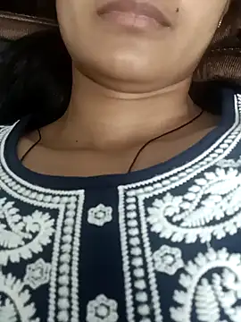 Snapshot of Rajni-Mehra chatting on 02.10.25 Rajni-Mehra online show from 02.10.25