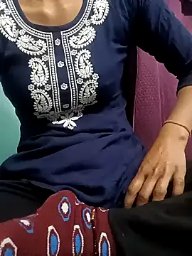 Snapshot of Rajni-Mehra chatting on 02.11.25 Rajni-Mehra online show from 02.11.25