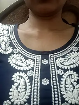 Snapshot of Rajni-Mehra chatting on 02.11.25 Rajni-Mehra online show from 02.11.25