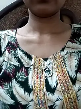 Snapshot of Rajni-Mehra chatting on 02.27.25 Rajni-Mehra online show from 02.27.25