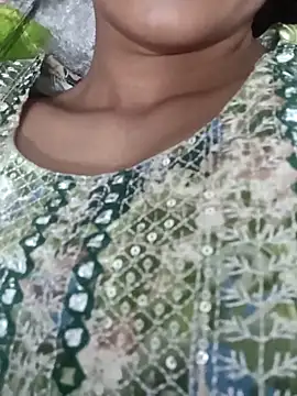 Snapshot of Rajni-Mehra chatting on 03.04.25 Rajni-Mehra online show from 03.04.25