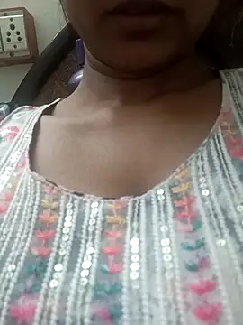 Snapshot of Rajni-Mehra chatting on 03.05.25 Rajni-Mehra online show from 03.05.25