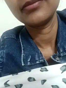 Snapshot of Rajni-Mehra chatting on 03.07.25 Rajni-Mehra online show from 03.07.25