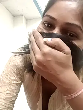 Snapshot of Rajni-Mehra chatting on 03.08.25 Rajni-Mehra online show from 03.08.25