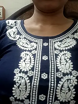 Snapshot of Rajni-Mehra chatting on 03.12.25 Rajni-Mehra online show from 03.12.25