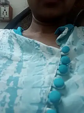 Snapshot of Rajni-Mehra chatting on 03.17.25 Rajni-Mehra online show from 03.17.25