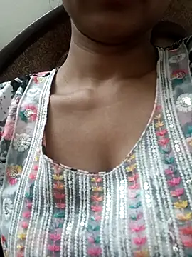 Snapshot of Rajni-Mehra chatting on 03.17.25 Rajni-Mehra online show from 03.17.25