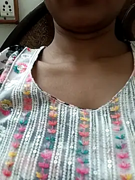 Snapshot of Rajni-Mehra chatting on 03.18.25 Rajni-Mehra online show from 03.18.25