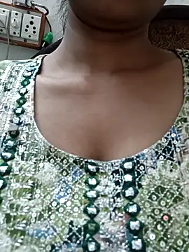 Snapshot of Rajni-Mehra chatting on 03.22.25 Rajni-Mehra online show from 03.22.25