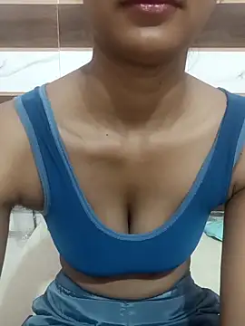 Snapshot of Rajni-Mehra chatting on 09.16.25 Rajni-Mehra online show from 09.16.25