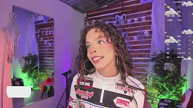 Sapphire Venuss online show from 10.15.25