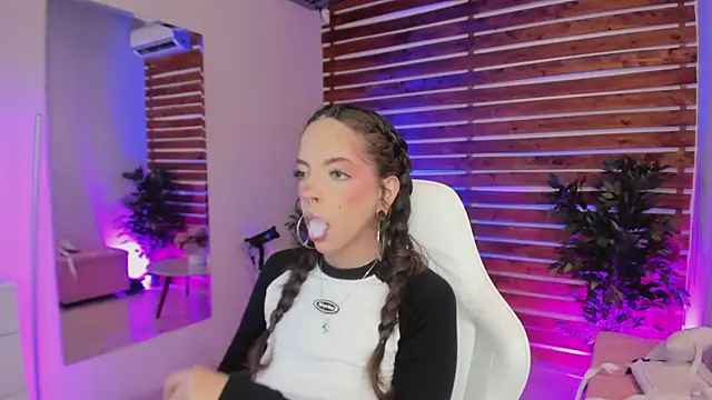 Sapphire Venuss online show from 02.25.26