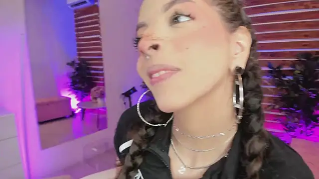 Sapphire Venuss online show from 02.28.26