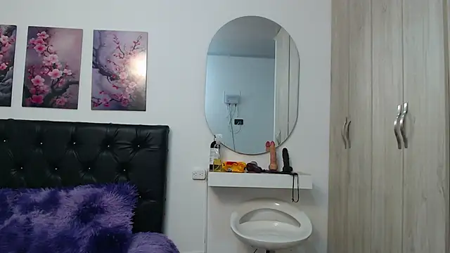 Snapshot of lily_f00x chatting on 11.13.25 lily f00x online show from 11.13.25