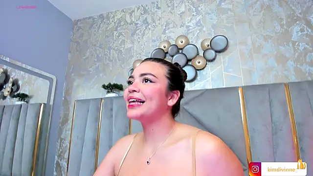 Snapshot of KimDevinne chatting on 09.26.25 KimDevinne online show from 09.26.25