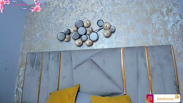 Snapshot of KimDevinne chatting on 11.06.25 KimDevinne online show from 11.06.25