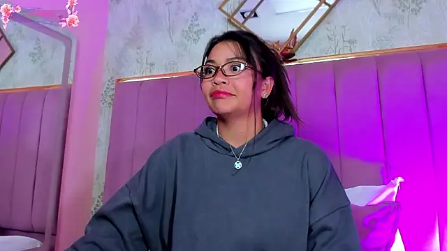 KimDevinne online show from 02.18.26