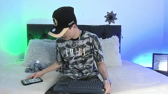 Snapshot of PhilipRich chatting on 03.18.25 PhilipRich online show from 03.18.25