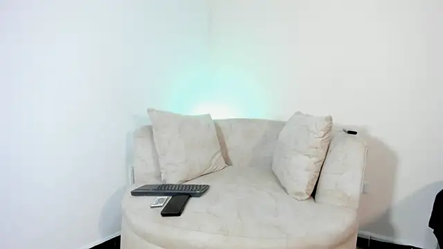 Snapshot of PhilipRich chatting on 09.16.25 PhilipRich online show from 09.16.25