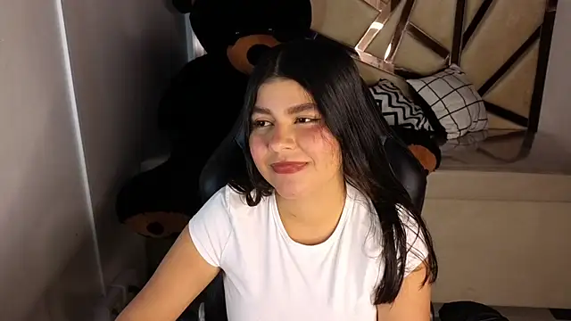 Snapshot of emmalee_01a chatting on 02.06.25 emmalee 01a online show from 02.06.25