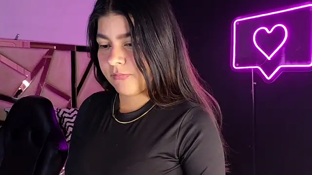 Snapshot of emmalee_01a chatting on 02.11.25 emmalee 01a online show from 02.11.25