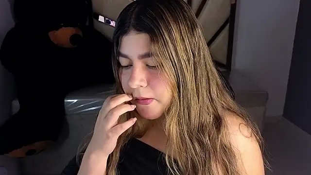 Snapshot of emmalee_01a chatting on 03.08.25 emmalee 01a online show from 03.08.25