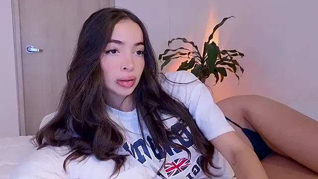 Snapshot of Siny_Moore chatting on 12.04.24 Siny Moore online show from 12.04.24