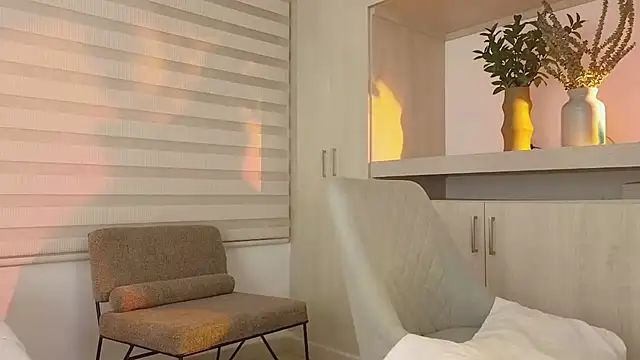 Snapshot of Siny_Moore chatting on 02.20.25 Siny Moore online show from 02.20.25