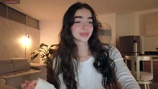 Snapshot of Siny_Moore chatting on 10.06.25 Siny Moore online show from 10.06.25