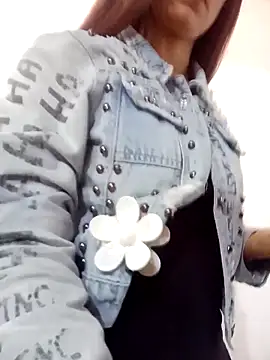 Snapshot of Luci_And_Sofi chatting on 10.17.25 Luci And Sofi online show from 10.17.25