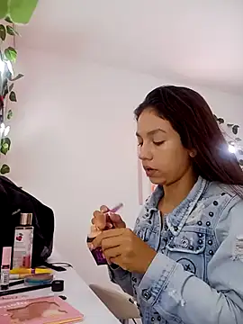 Snapshot of Luci_And_Sofi chatting on 10.18.25 Luci And Sofi online show from 10.18.25