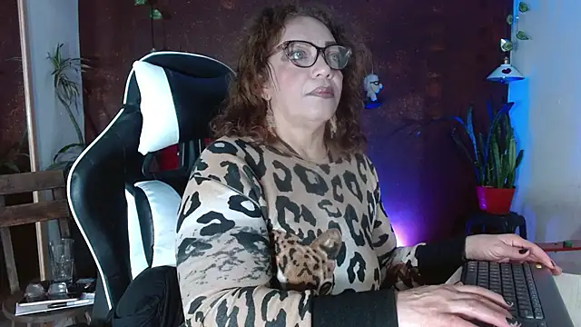 Snapshot of PervertedMature chatting on 11.02.25 PervertedMature online show from 11.02.25