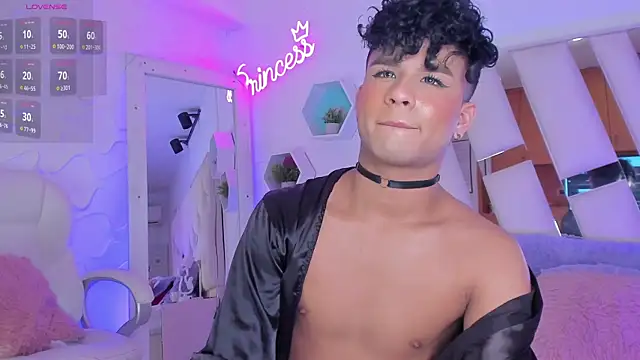 Snapshot of EthanCollens chatting on 12.12.24 EthanCollens online show from 12.12.24