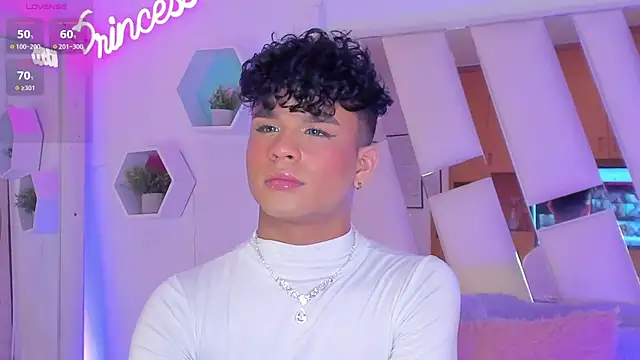 Snapshot of EthanCollens chatting on 12.15.24 EthanCollens online show from 12.15.24