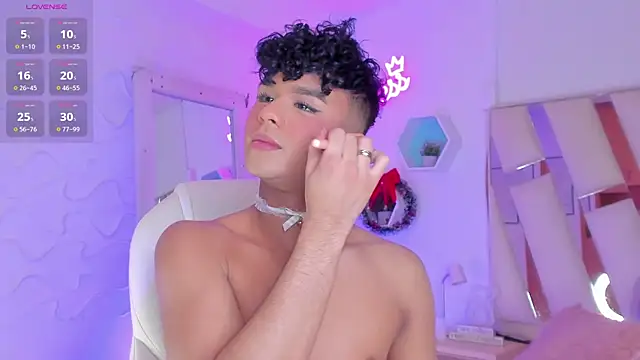 Snapshot of EthanCollens chatting on 12.27.24 EthanCollens online show from 12.27.24