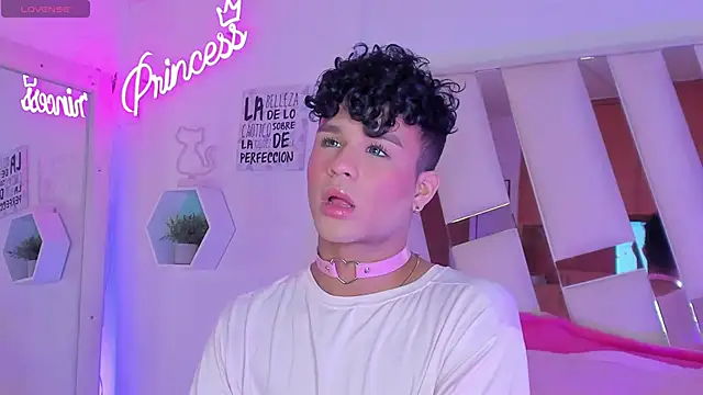 Snapshot of EthanCollens chatting on 01.10.25 EthanCollens online show from 01.10.25