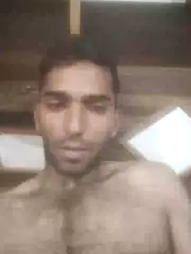 Snapshot of loganwollf chatting on 01.05.25 loganwollf online show from 01.05.25