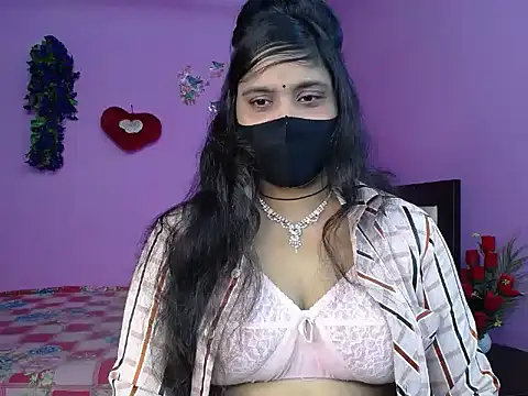 Hot Maleka online show from 05.25.26