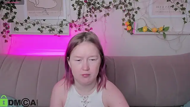 Snapshot of Sara_Robinson chatting on 09.26.25 Sara Robinson online show from 09.26.25