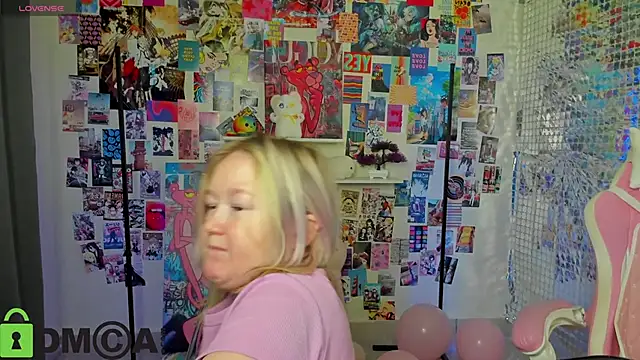 Snapshot of Sara_Robinson chatting on 10.06.25 Sara Robinson online show from 10.06.25