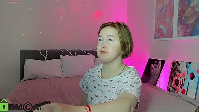 Snapshot of Sara_Robinson chatting on 10.20.25 Sara Robinson online show from 10.20.25