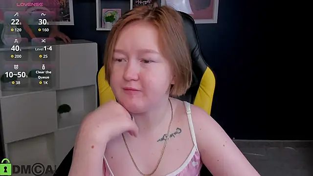 Snapshot of Sara_Robinson chatting on 11.08.25 Sara Robinson online show from 11.08.25