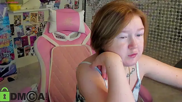 Snapshot of Sara_Robinson chatting on 11.10.25 Sara Robinson online show from 11.10.25