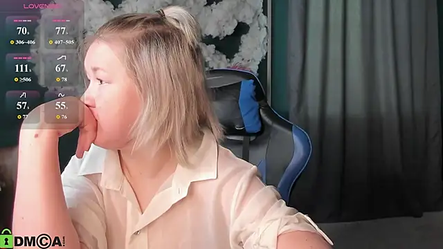 Snapshot of Sara_Robinson chatting on 06.18.26 Sara Robinson online show from 06.18.26