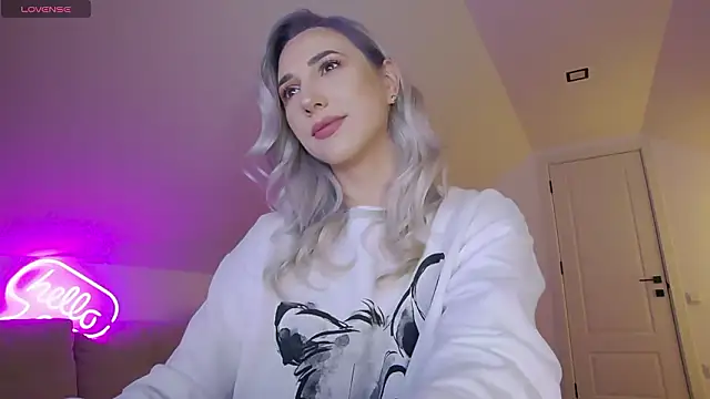 Snapshot of KhloeK chatting on 02.11.26 KhloeK online show from 02.11.26