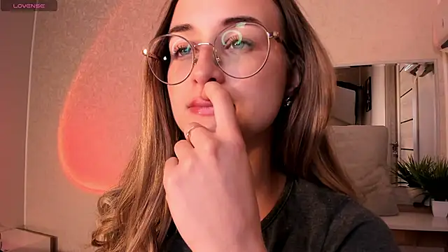 Snapshot of Tiffanyhunt chatting on 09.29.25 Tiffanyhunt online show from 09.29.25