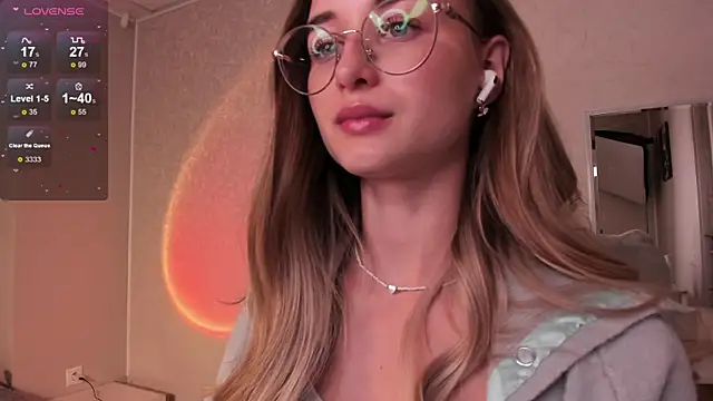 Snapshot of Tiffanyhunt chatting on 09.30.25 Tiffanyhunt online show from 09.30.25