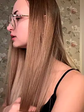 Snapshot of Tiffanyhunt chatting on 10.10.25 Tiffanyhunt online show from 10.10.25