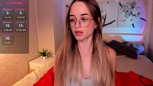 Snapshot of Tiffanyhunt chatting on 11.07.25 Tiffanyhunt online show from 11.07.25